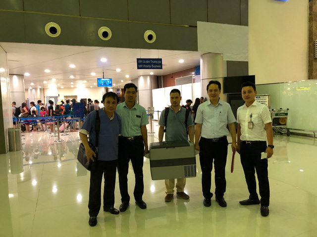 Bệnh viện Trung ương Huế cùng với trái tim nhận từ Bệnh viện Việt – Đức tại sân bay Nội Bài