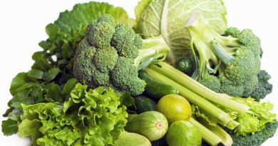 Thực phẩm bổ máu cho bé từ nhóm rau xanh và trái cây