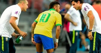 Neymar chấn thương, phải nghỉ ít nhất 1 tháng
