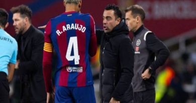Tin Barca 4/12: Ronald Araujo dành lời khen cho HLV Xavi